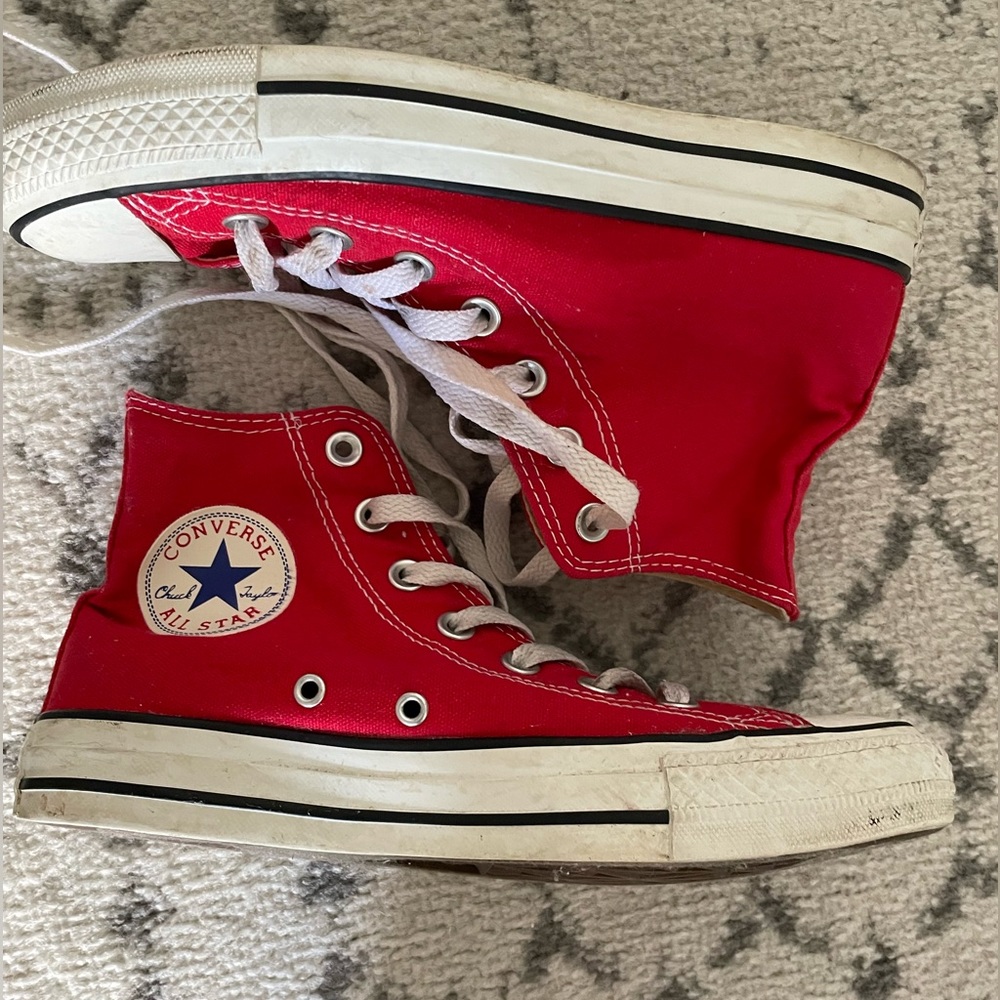 Red high top converse size 7